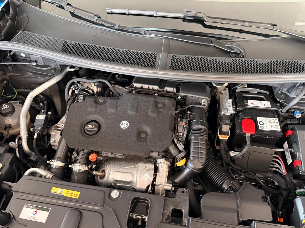 Peugeot 3008 1.5 BLUEHDI 130 cv. Eat8 ALLURE (Nav)