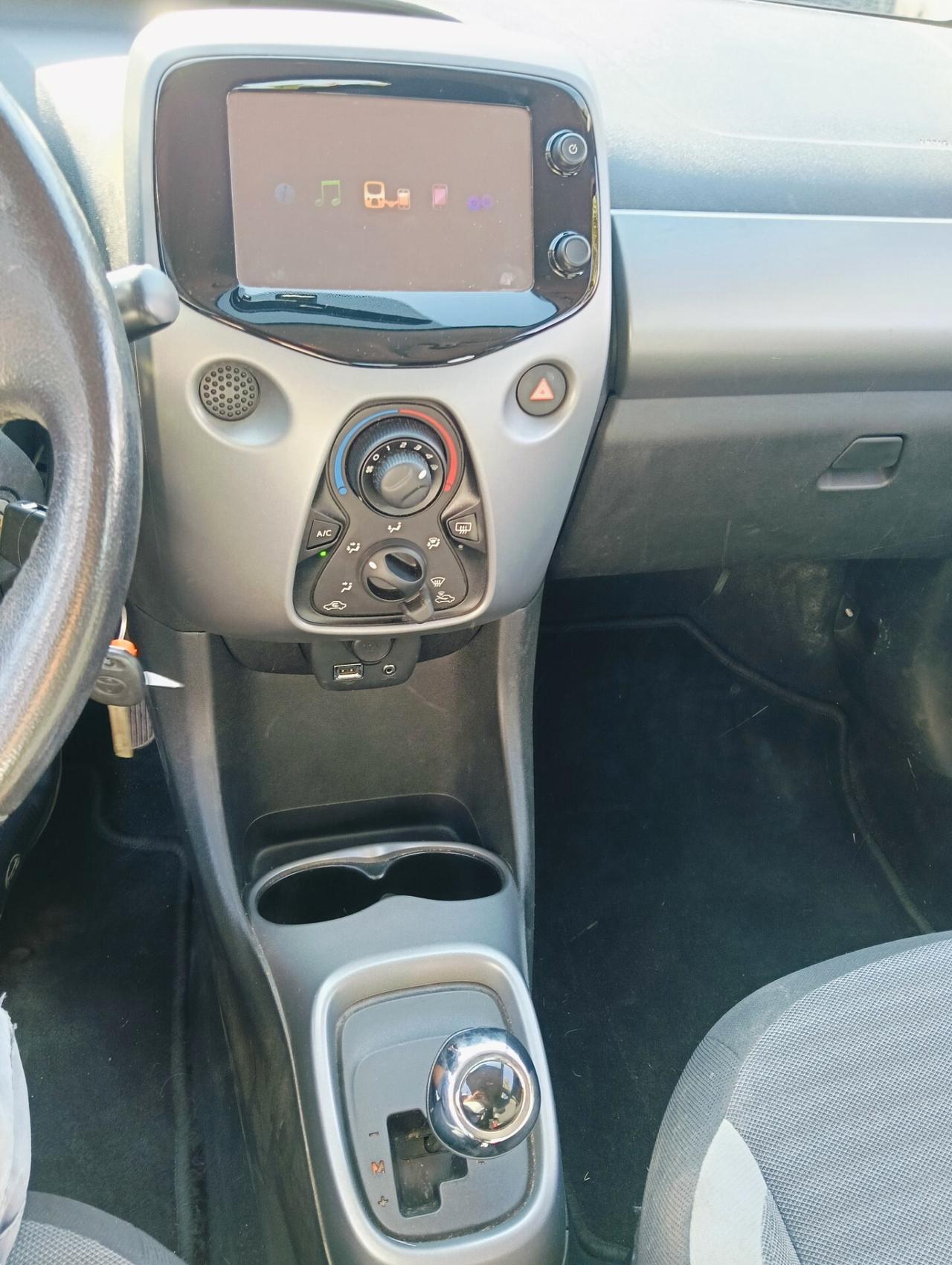 Toyota Aygo Connect 1.0 VVT-i 72 CV 5 porte x-cite MMT