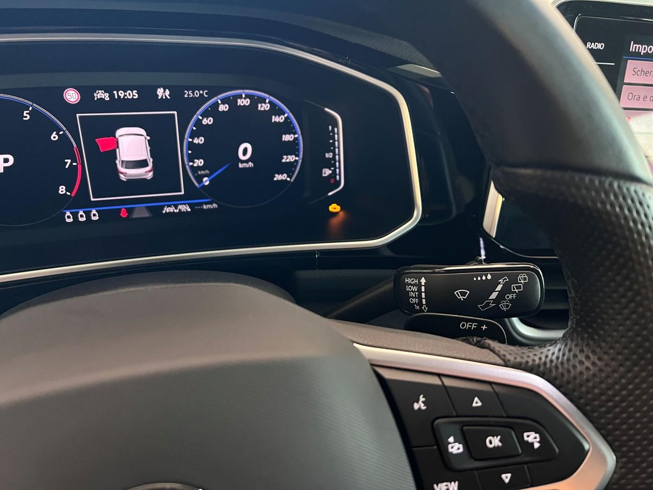 VOLKSWAGEN T-Roc 2022 1.5 tsi R-Line dsg - PARI AL NUOVO!