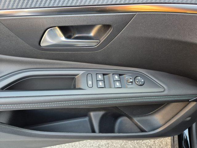 PEUGEOT 3008 Hybrid 136 e-DCS 6 Allure Pack