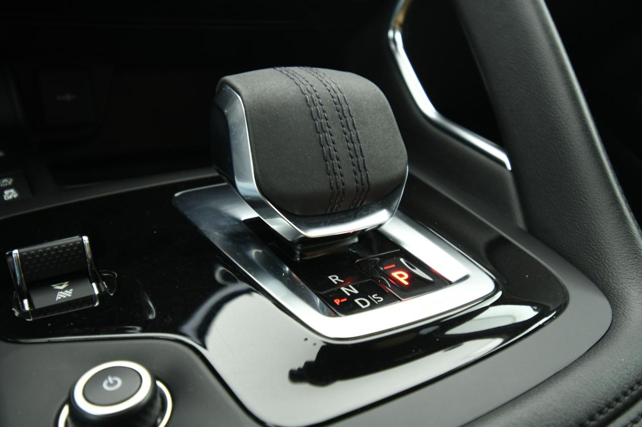 JAGUAR E-Pace 2.0d i4 mhev R-Dynamic SE awd 163cv auto N1+PREZZO+IVA+CAMERA 360