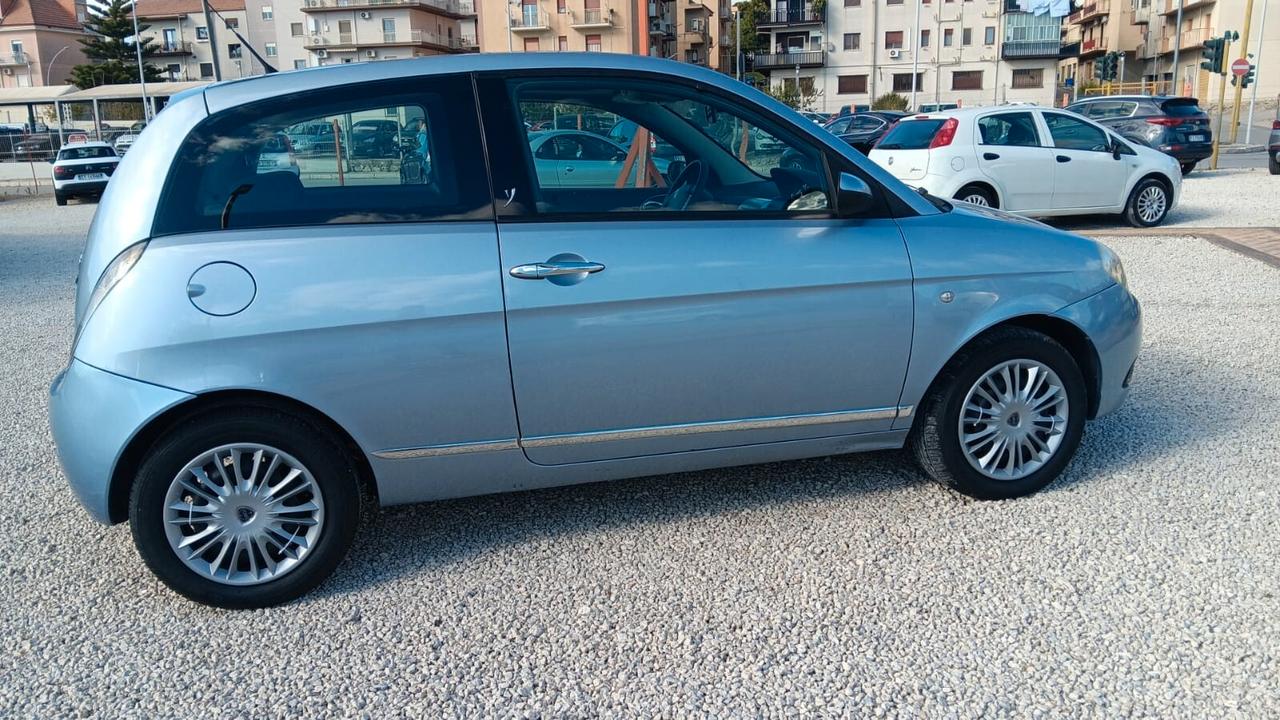 Lancia Ypsilon 1.3 MJT 75 CV Oro