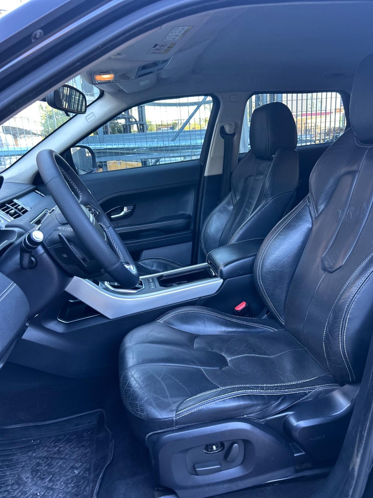 Land Rover Range Evoque 2.2 TD4 5p. Total black