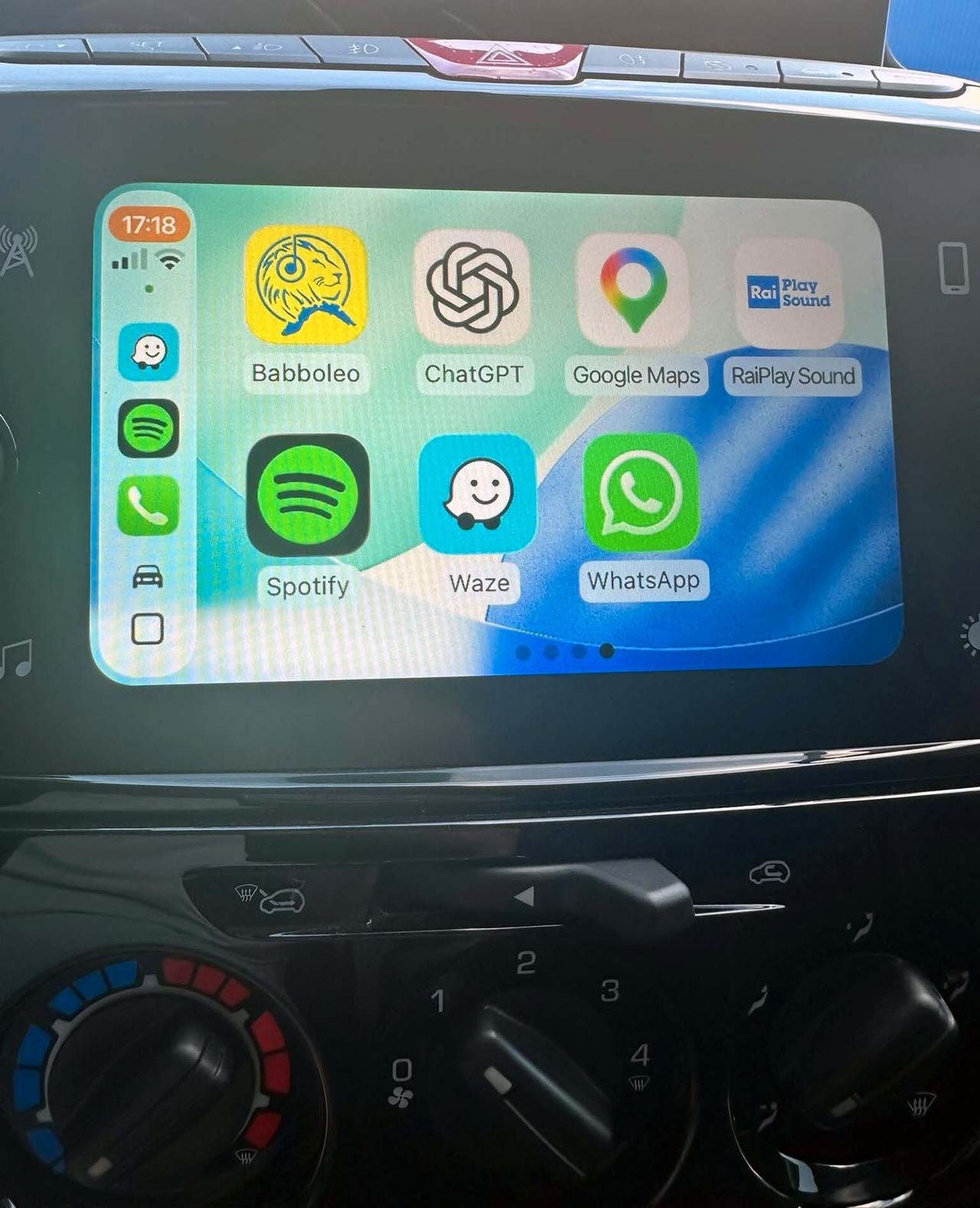 Lancia Ypsilon 1.0 FireFly 5 porte S&S Hybrid Gold Plus Telecamera Cerchi in lega Car Play