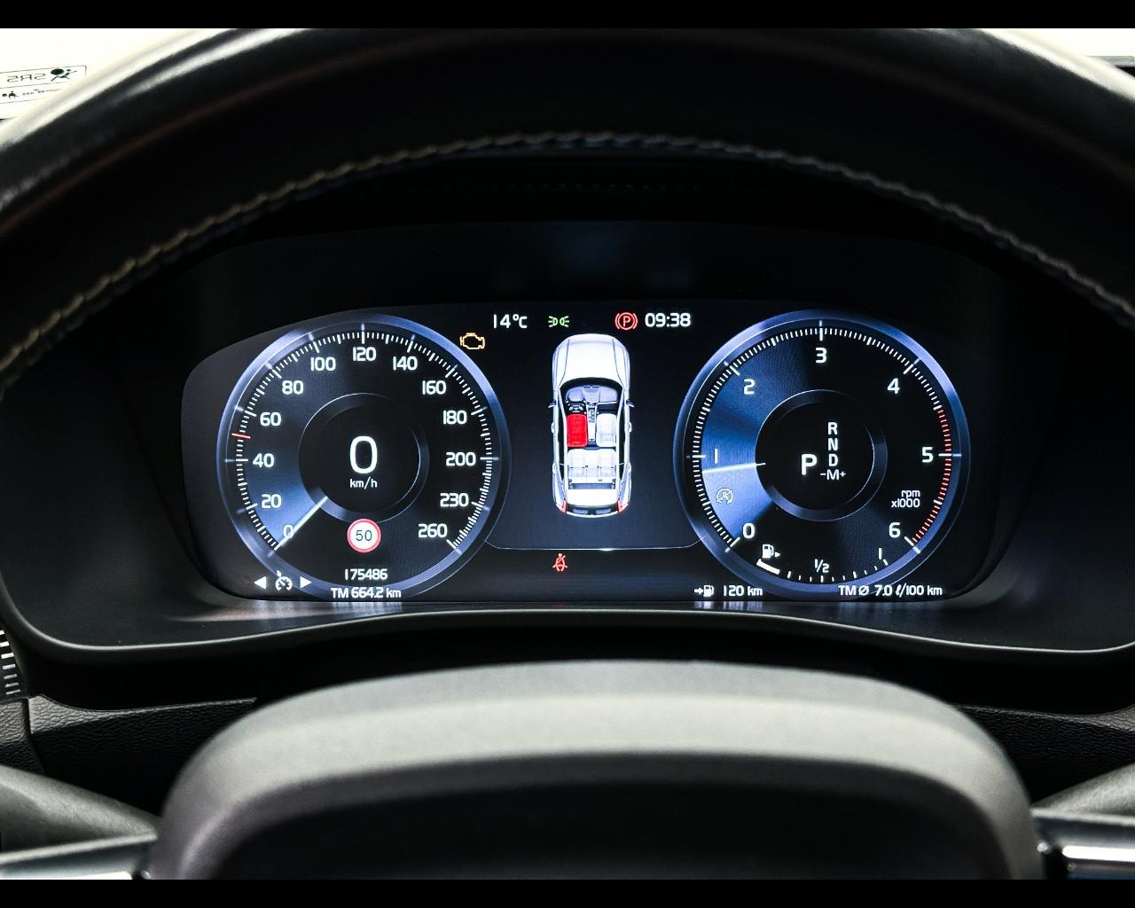 VOLVO XC40 (2017--->) - XC40 D3 AWD Geartronic R-design