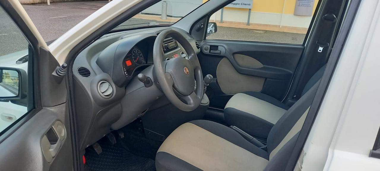 Fiat Panda Benzina cc. 1.242 5 Porte Utilizzabile anche per i Neopatentati.