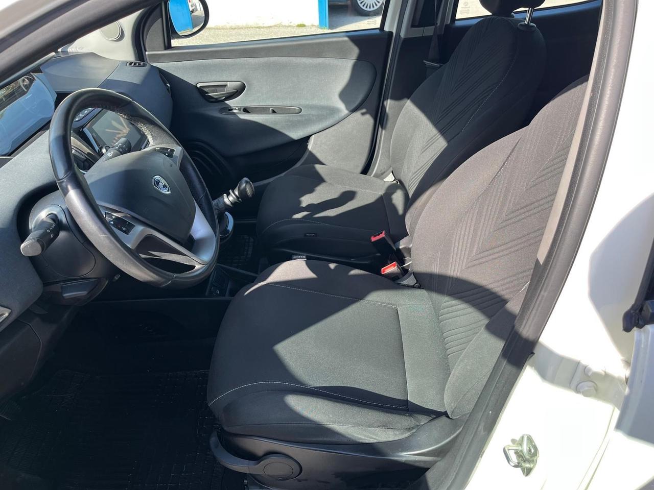 Lancia y 1.0 hybrid- 69 cv -km 69000-06/2022