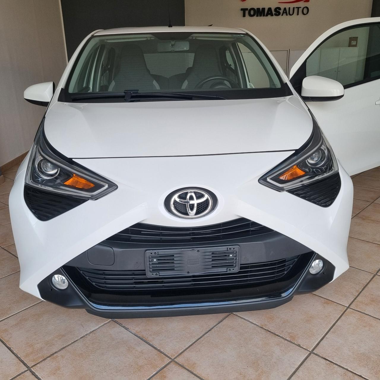 Toyota Aygo Connect 1.0 VVT-i 72 CV 5 porte x-play