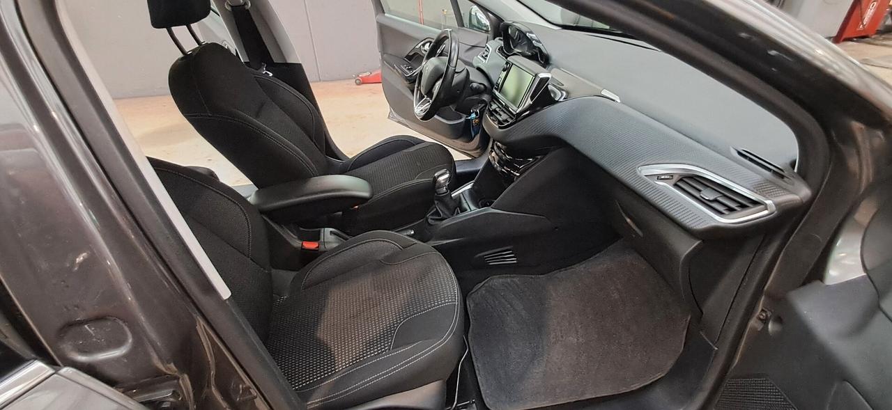 Peugeot 208 PureTech 1.2 km 0