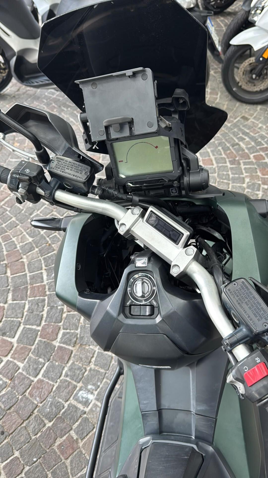 Honda X-ADV 750 sport ET35687