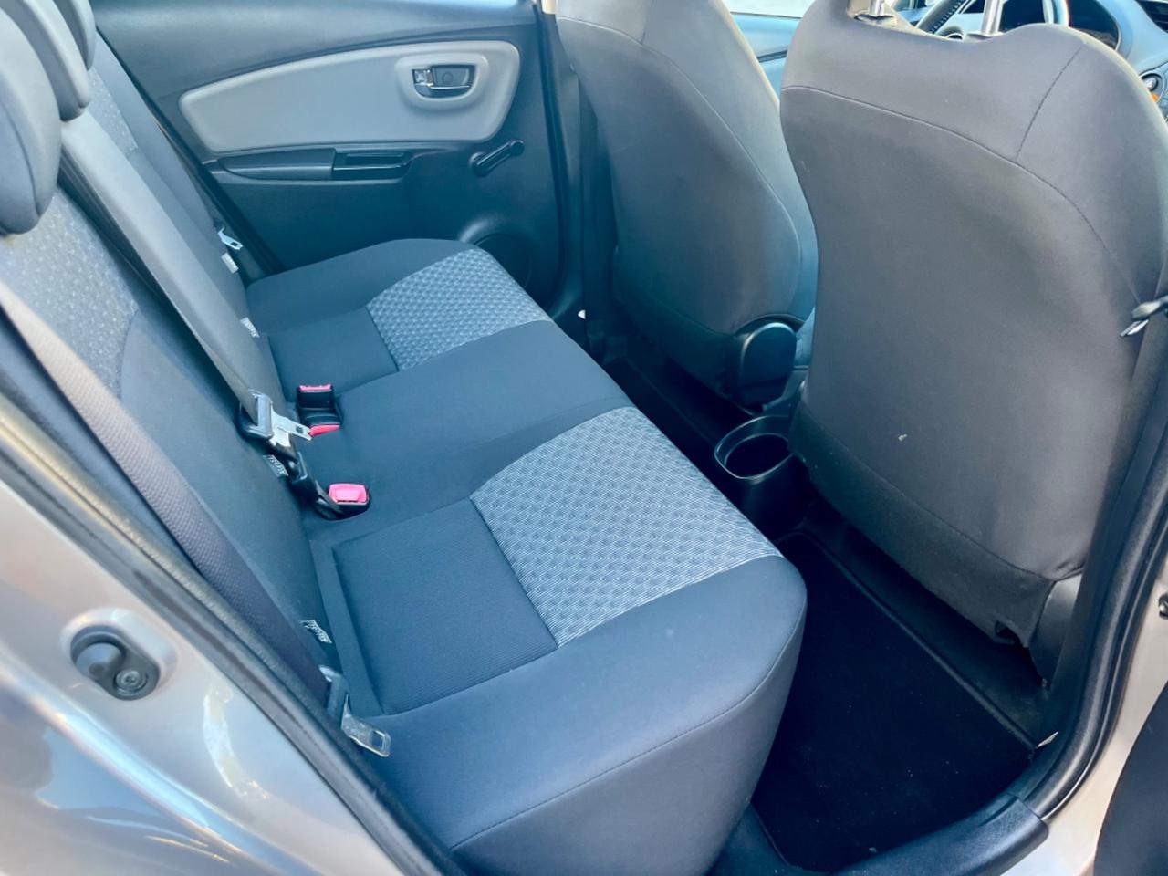 Toyota Yaris 1.0benz 2015 118.000km euro6 per neopatentati
