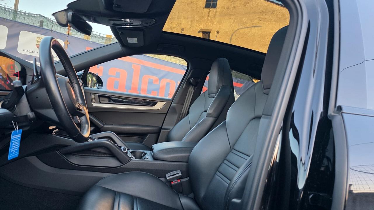 Porsche Cayenne Coupé 3 schermi Full