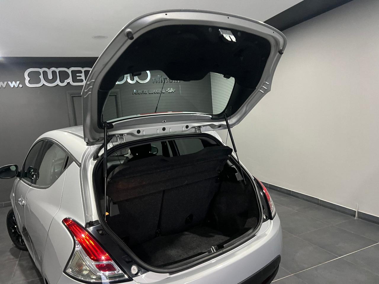 Lancia Ypsilon 1.2 69 CV 5 porte Platinum Ecochic GPL