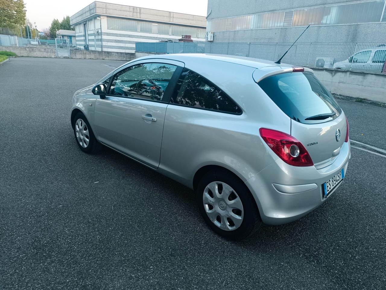 Opel Corsa 1.2 3 porte 2013 SOLAMENTE 49.000 KM