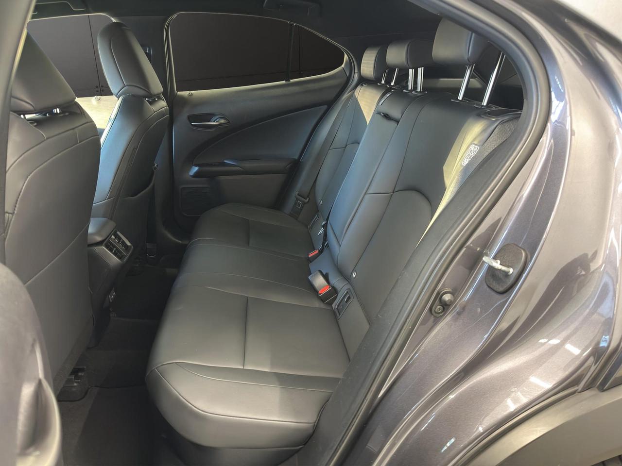 Lexus UX 250h 2.0 F-Design 2wd cvt