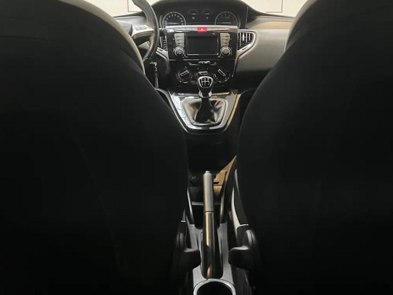 Lancia Ypsilon 1.2 69 CV 5 porte Platinum Si Neopatentati