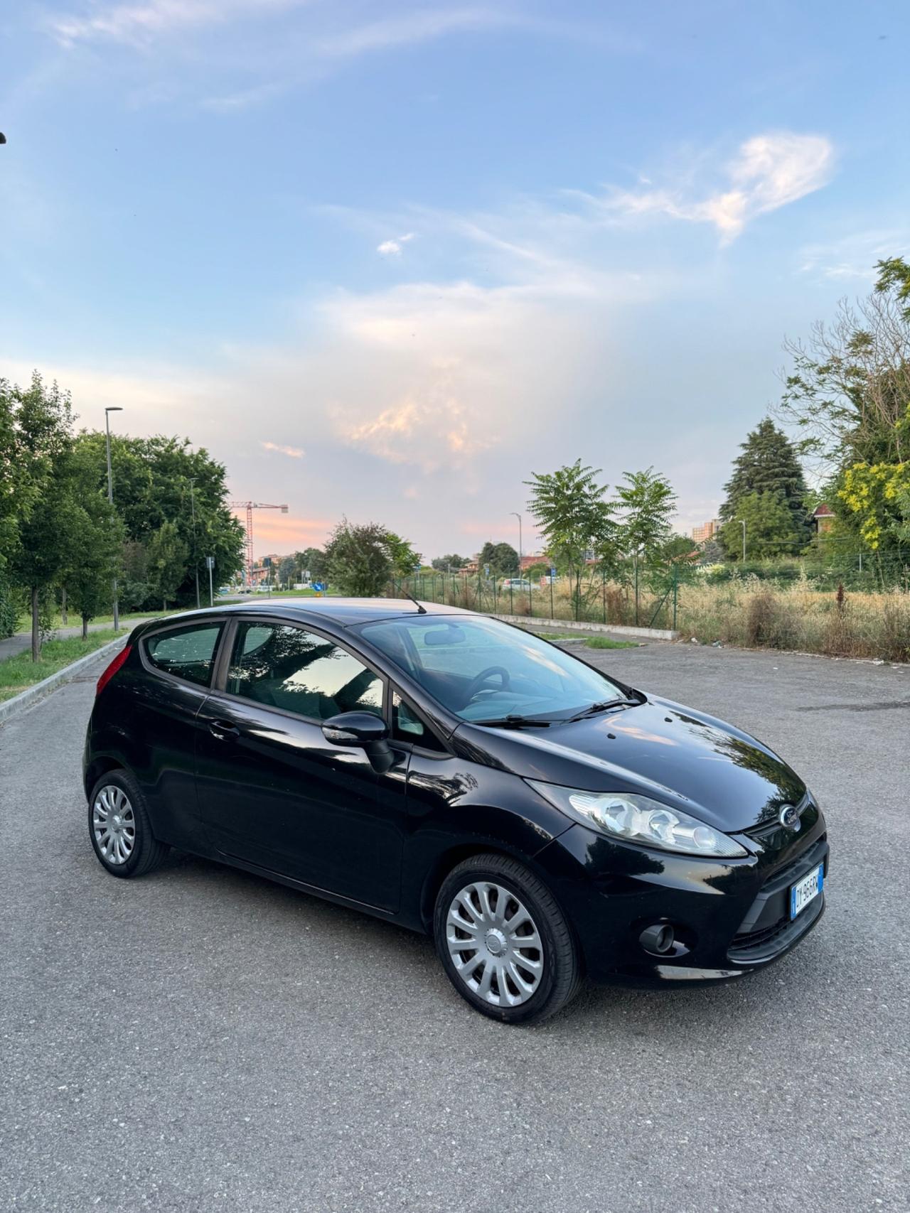 Ford Fiesta 1.4 TDCi 68CV 3 porte si neopatentati