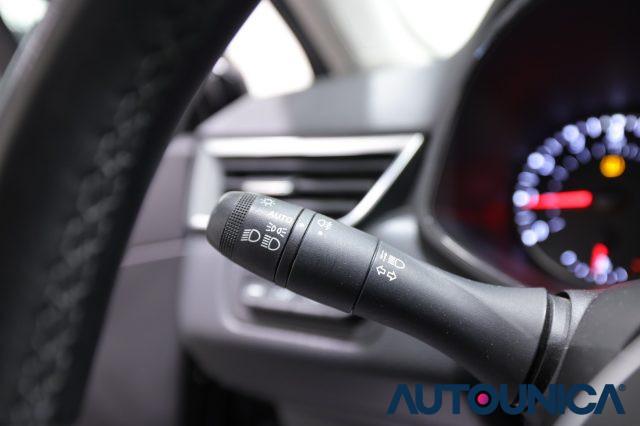 RENAULT Clio TCE 90 CV 5 PORTE EQUILIBRE NEOPATENTATI FARI LED