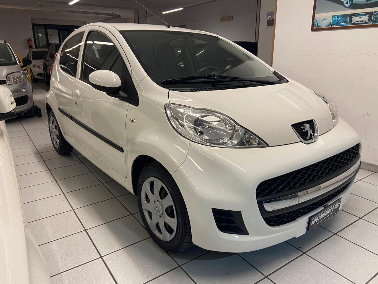 Peugeot 107 1.0 68CV 5p. Sweet Years 2Tronic