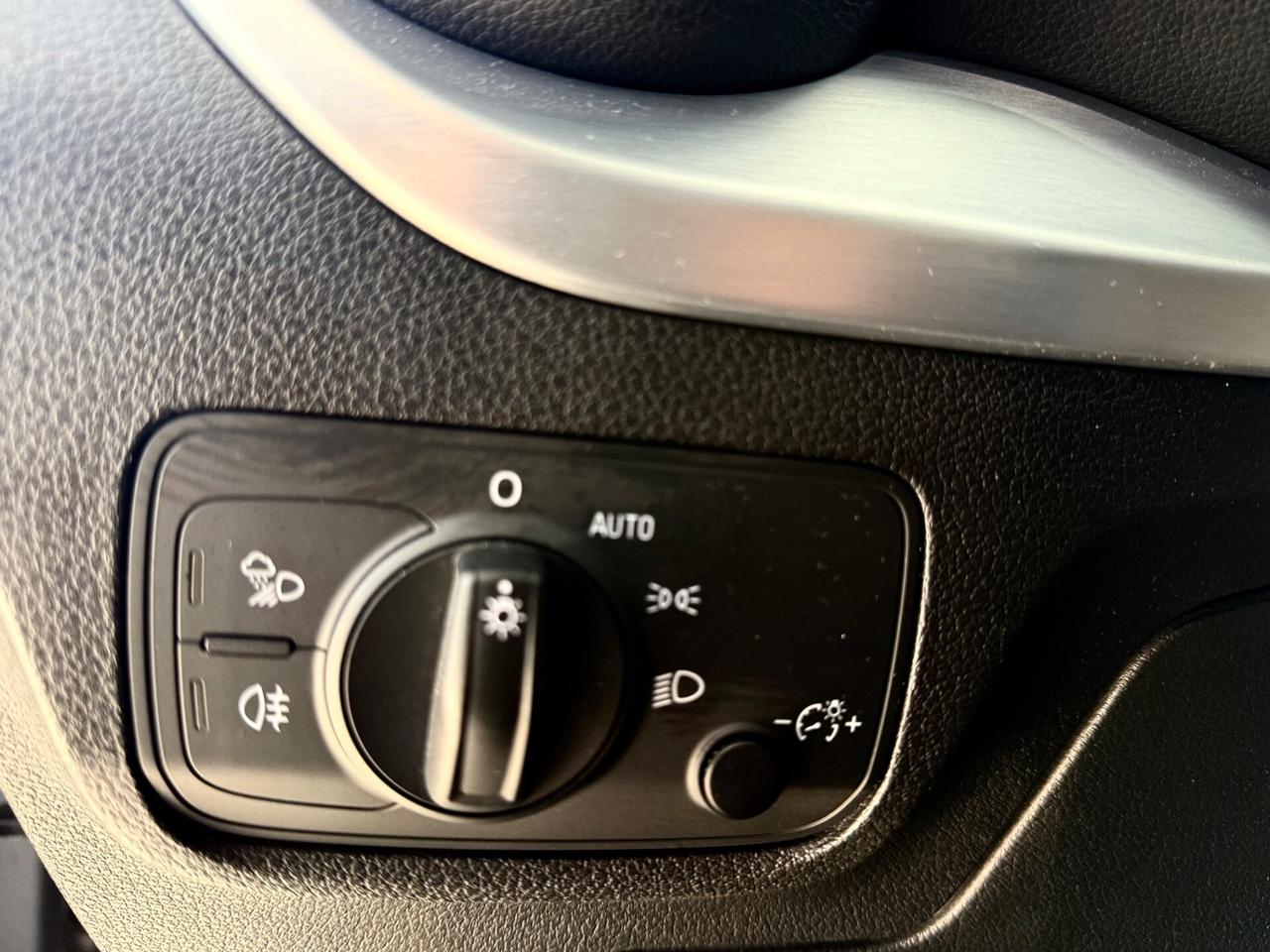 AUDI Q2 1.6 TDI S LINE Edition*LED*NAVI