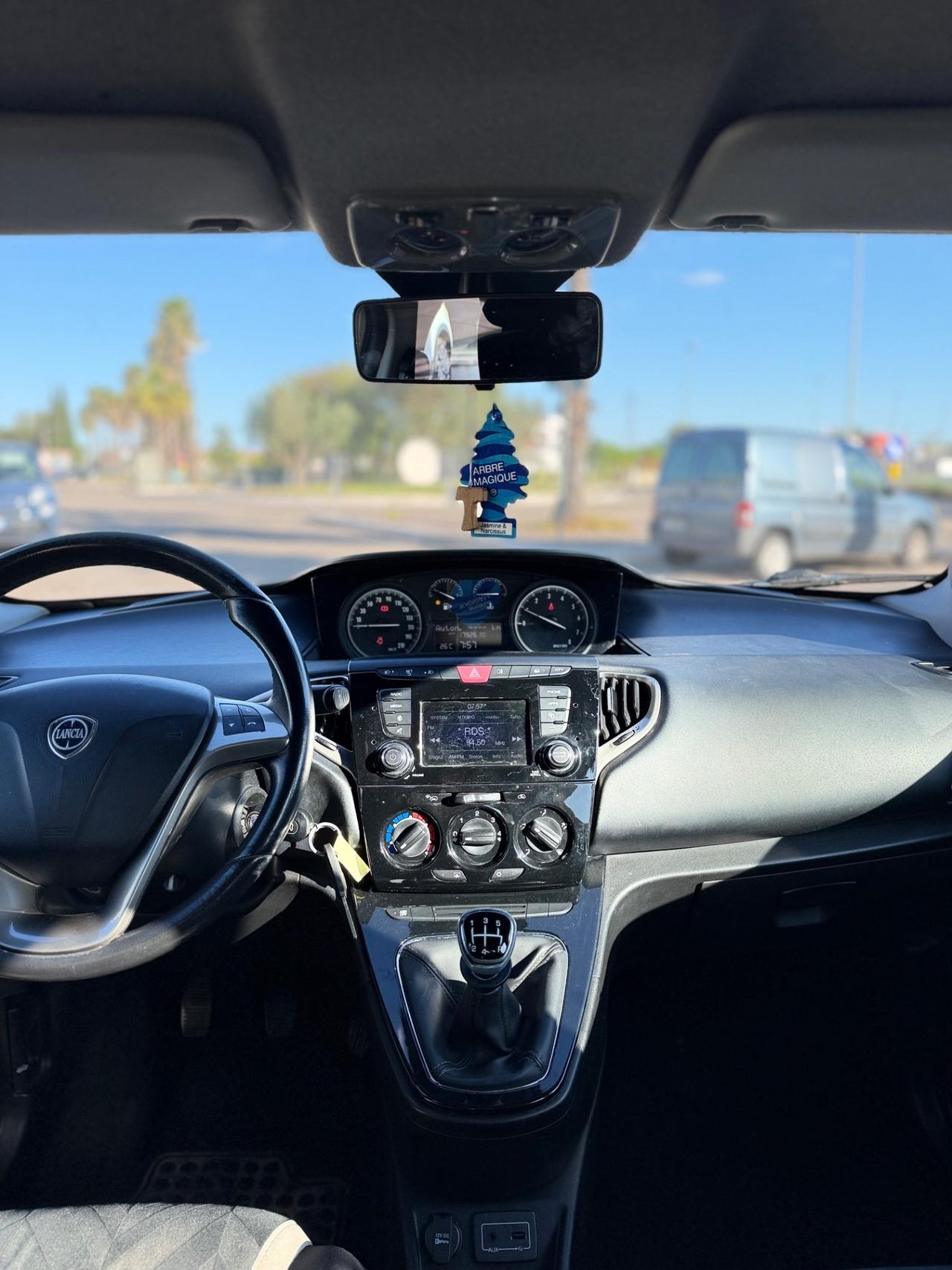 Lancia Ypsilon 1.2 69 CV 5 porte GPL Ecochic Silver