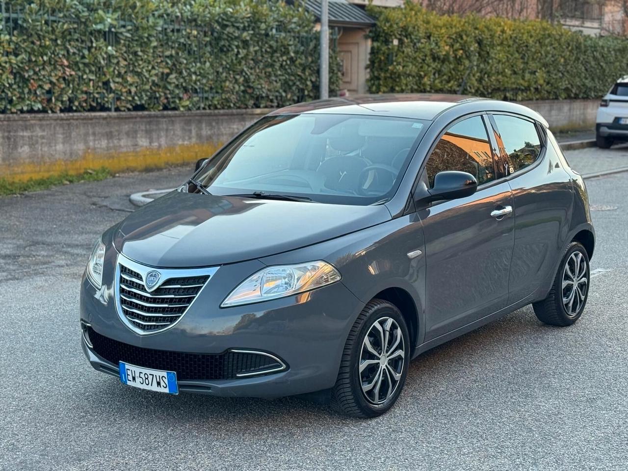 Lancia Ypsilon 1.2 69 CV 5 porte S&S Platinum
