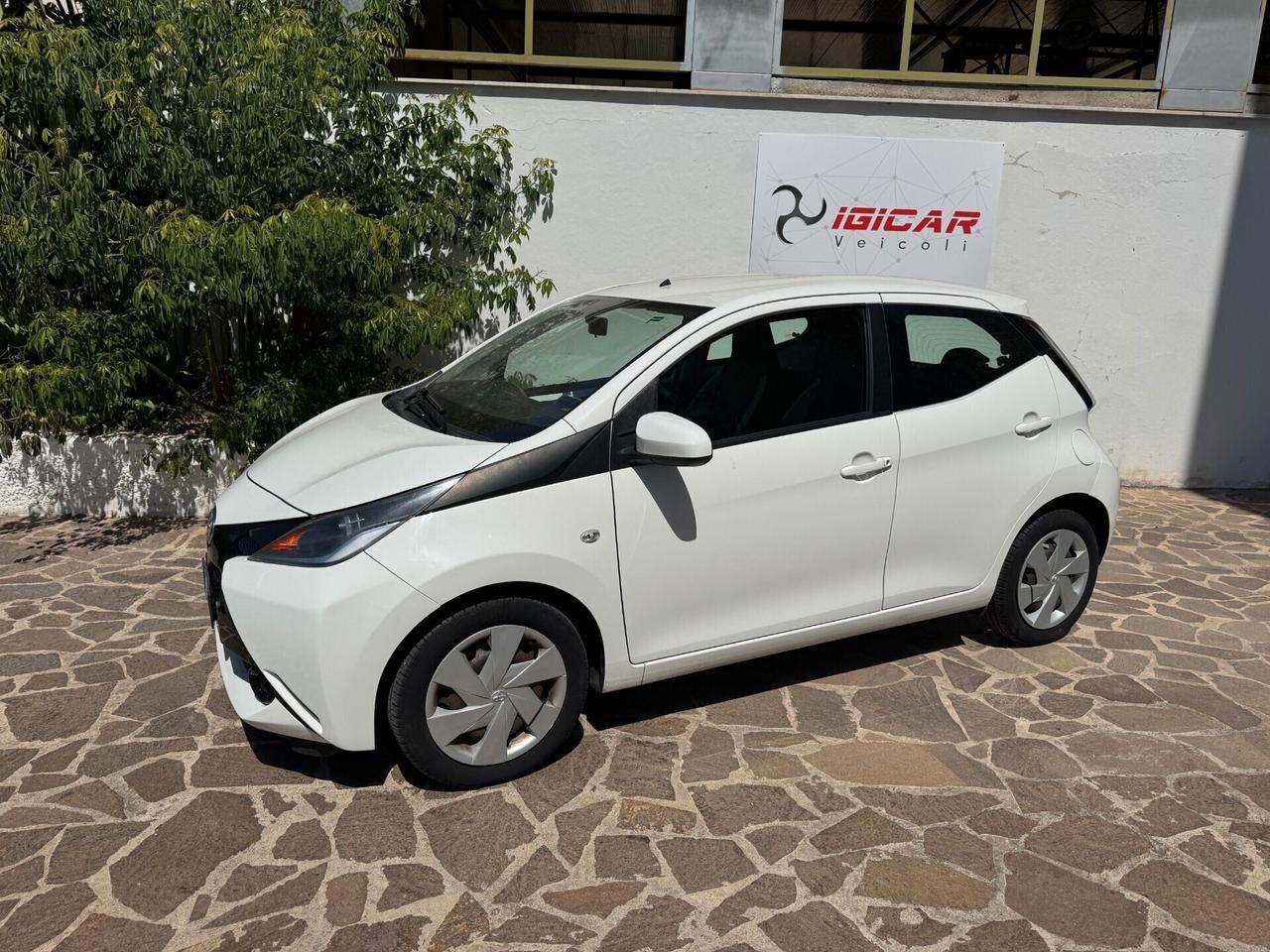 Toyota Aygo 1.0 VVT-i 69 CV 5 porte x-play MMT