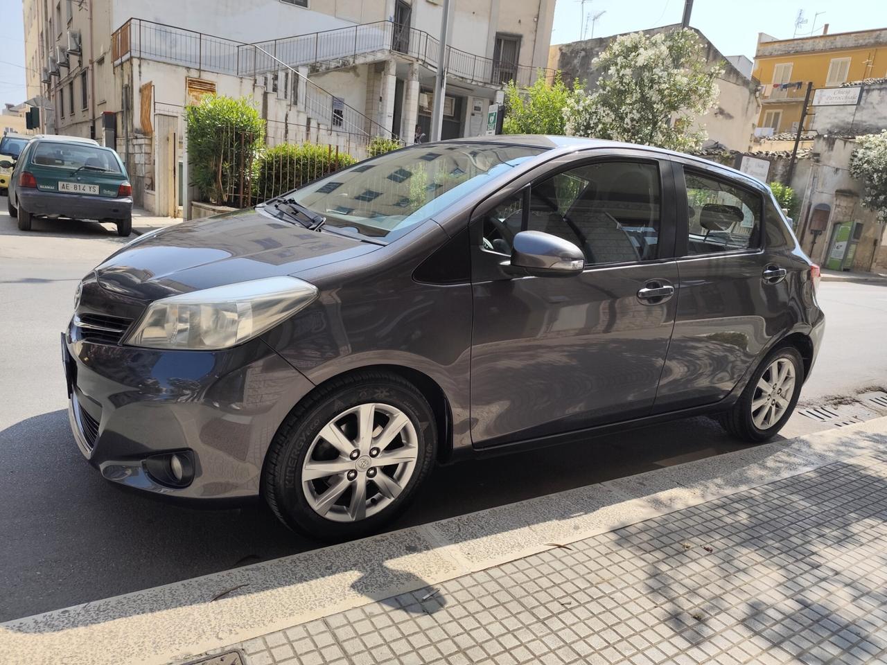 Toyota Yaris 1.4 D-4D 90CV DIESEL NAVI