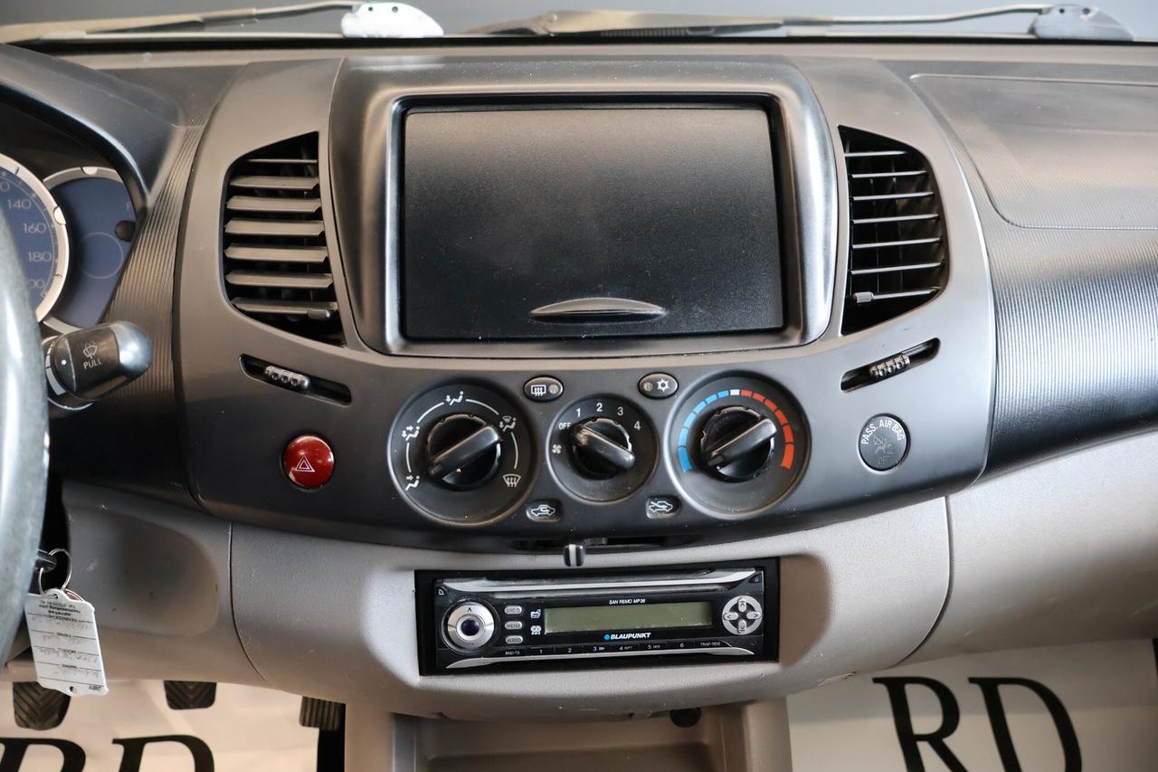 Mitsubishi L200 2.5d136CV DoubleCab iva esposta 4W