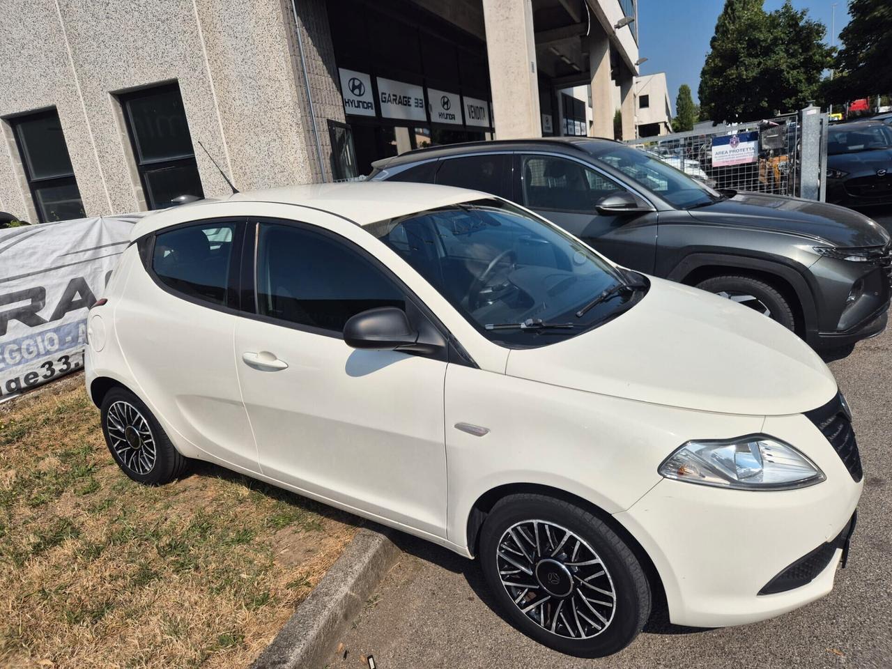 Lancia Ypsilon 1.2 69 CV 5 porte GPL Ecochic S Momodesign