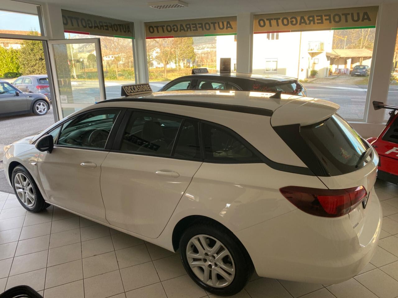 Opel Astra 1.6 CDTI Sports Tourer - automatico