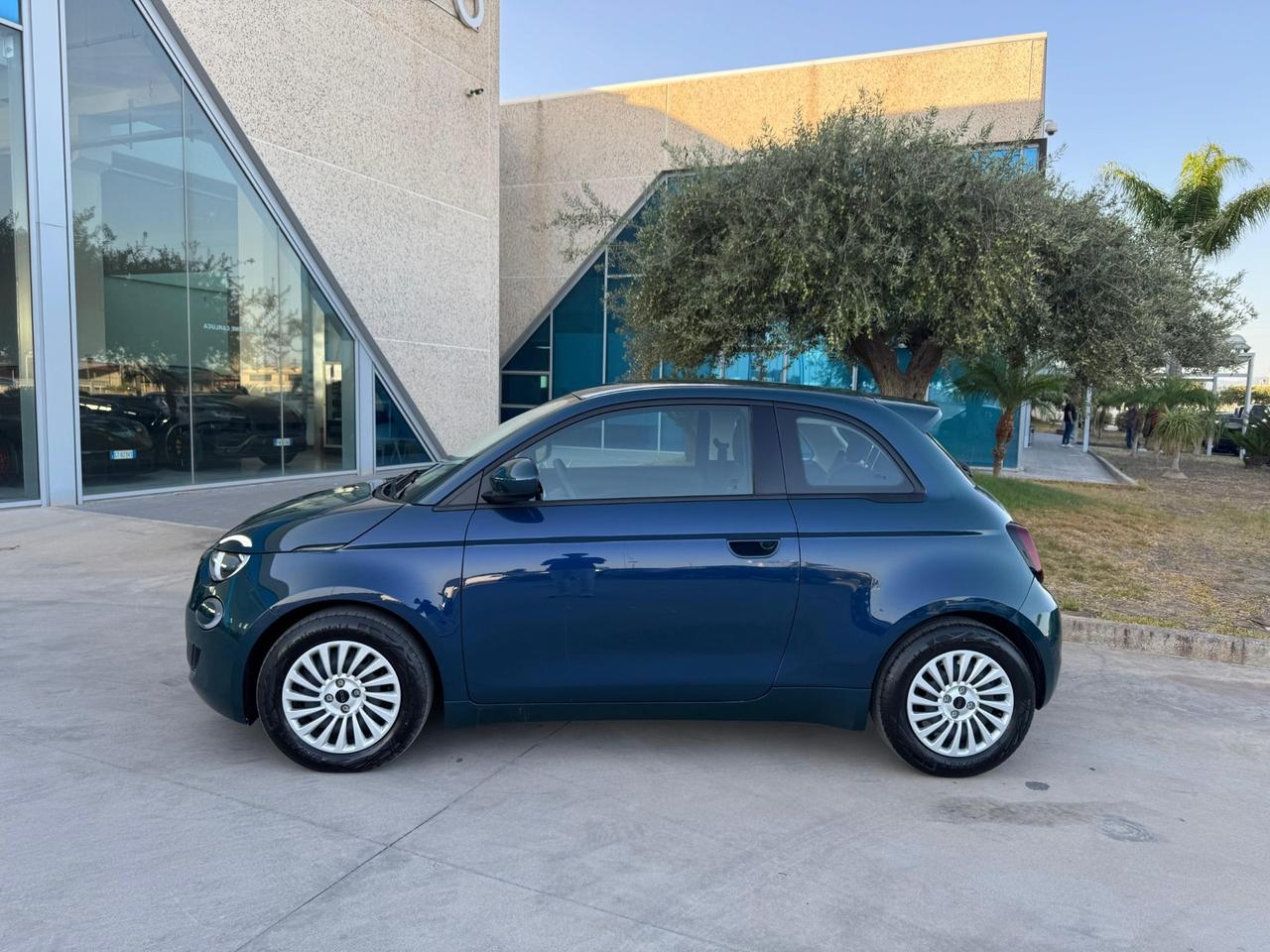 Fiat 500e La Prima
