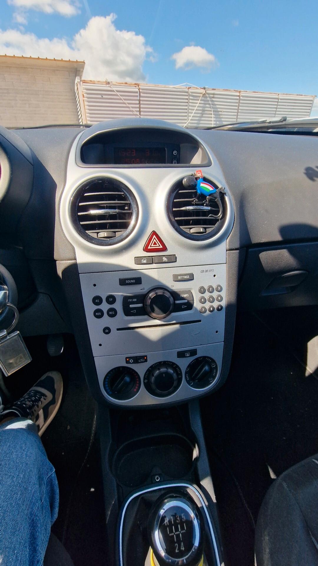 Opel Corsa 1.2 3 porte Sport