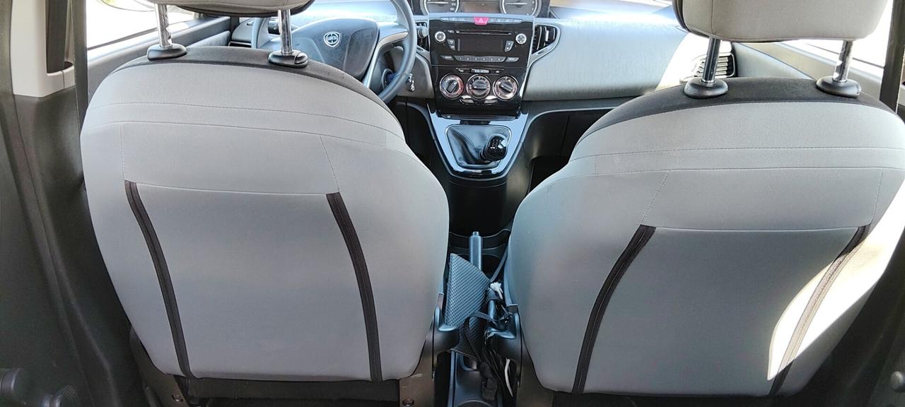 Lancia Ypsilon 0.9 TwinAir 85 CV 5 porte Metano Ecochic Silver