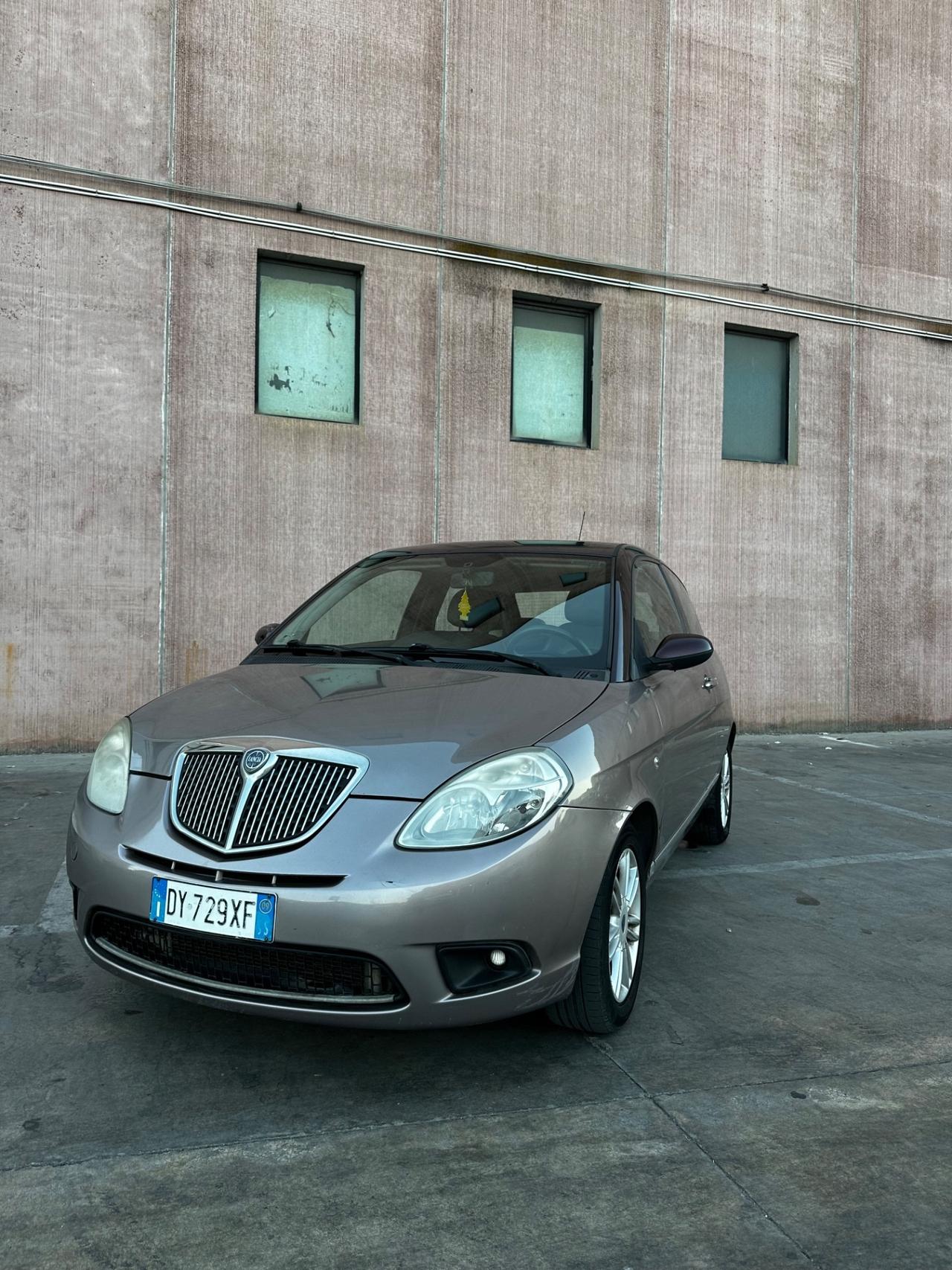 Lancia Ypsilon 1.4 Argento Ecochic GPL