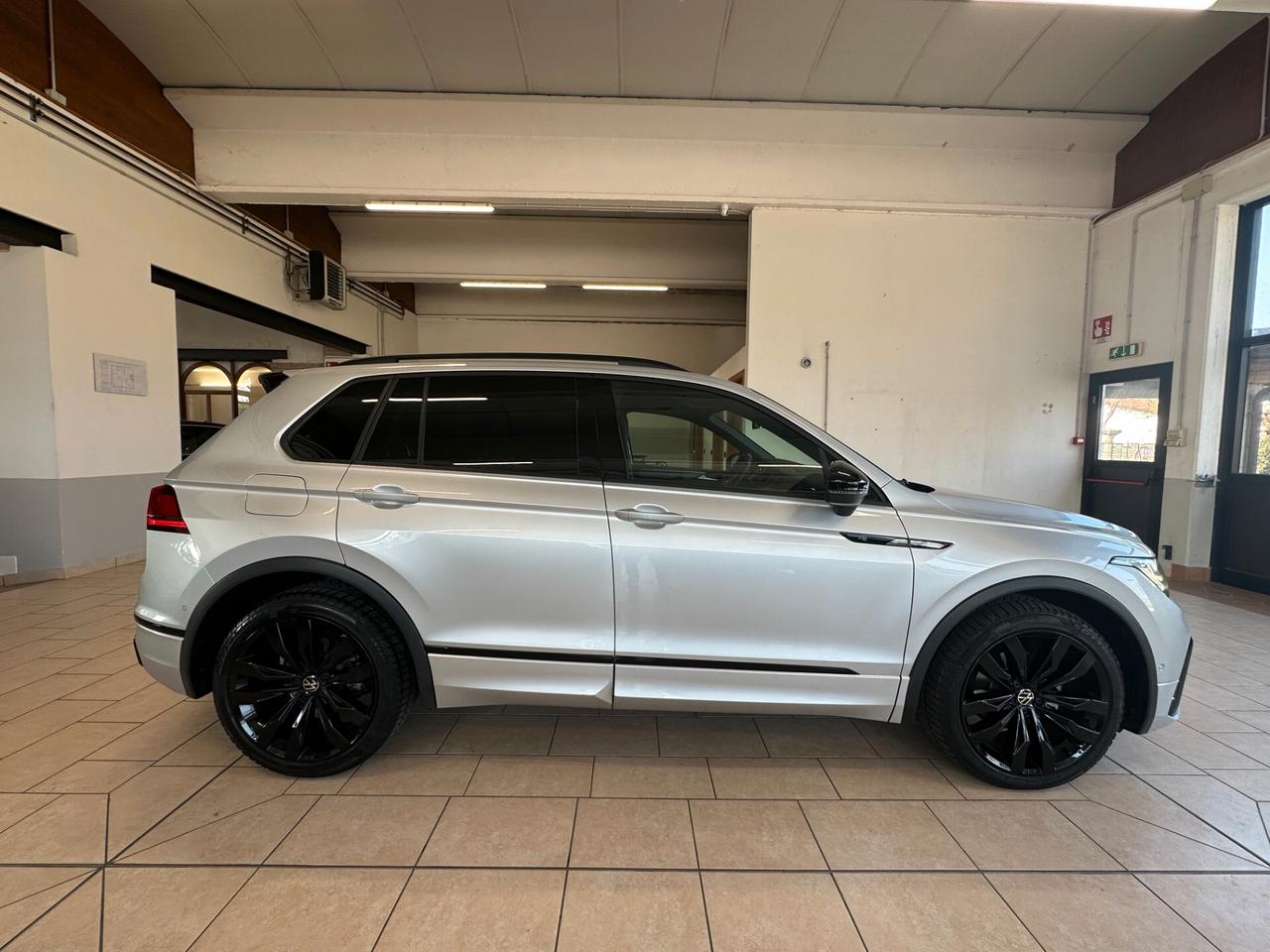VOLKSWAGEN TIGUAN 2.0 TDI R-LINE 150CV DSG *CARPLAY*LED*LUCI*