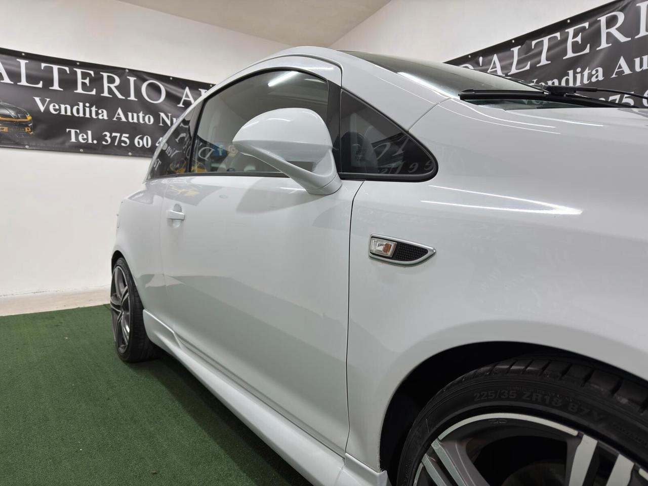 Opel Corsa 1.6 T 192CV 3 porte OPC