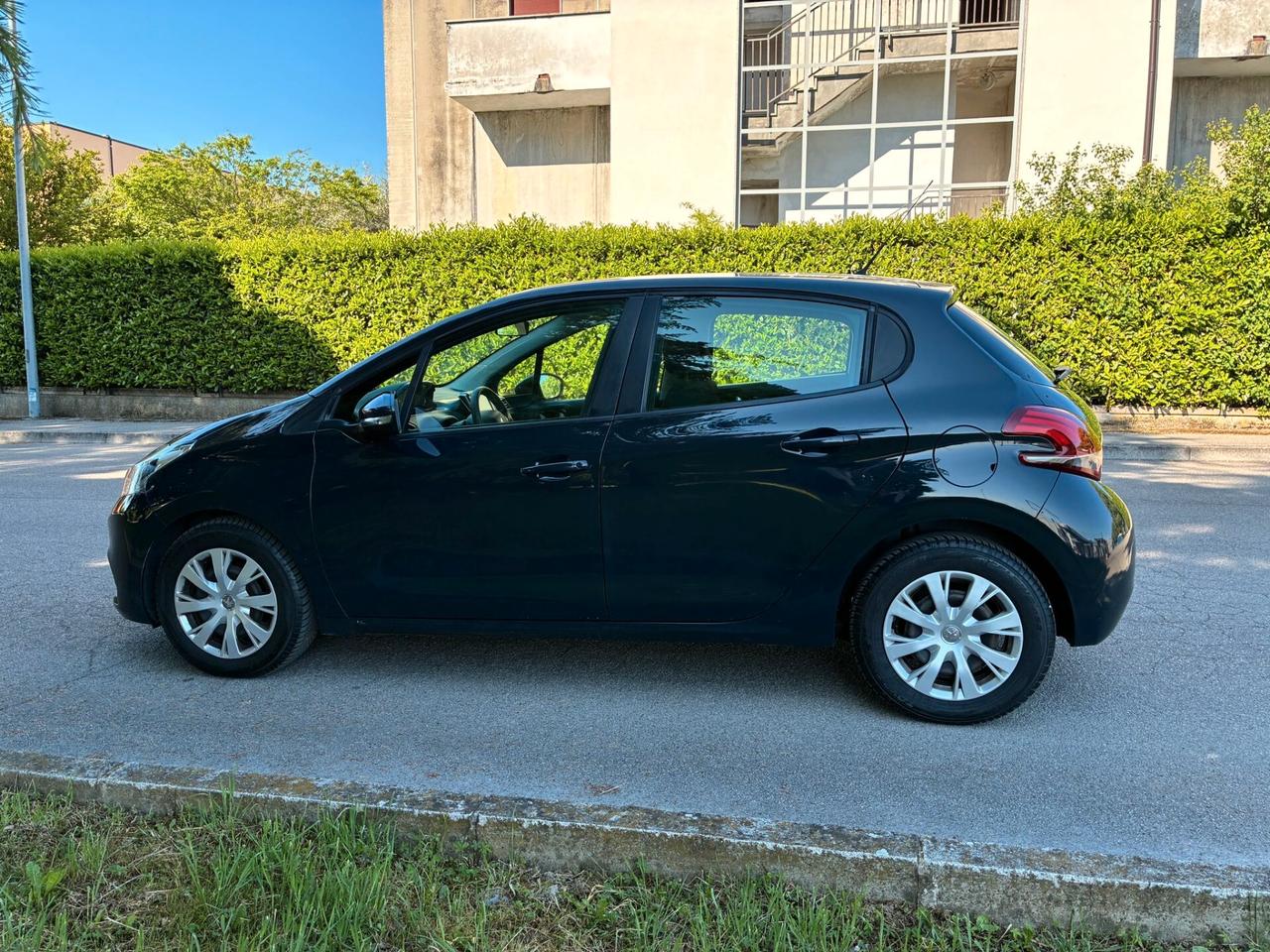Peugeot 208 PureTech 82 5p. GPL Active