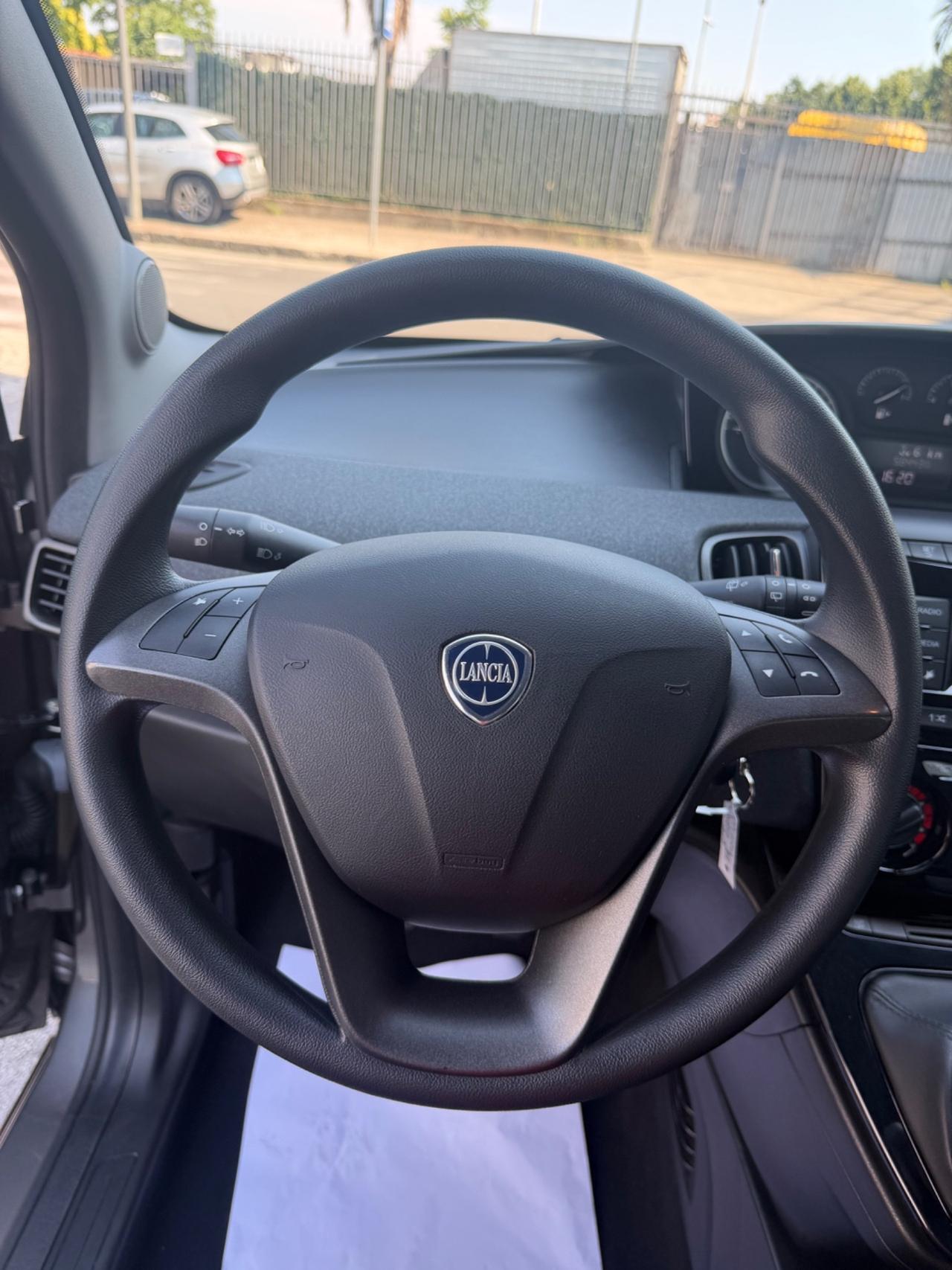 Lancia Ypsilon 1.0 FireFly 5 porte S&S Hybrid Gold Plus