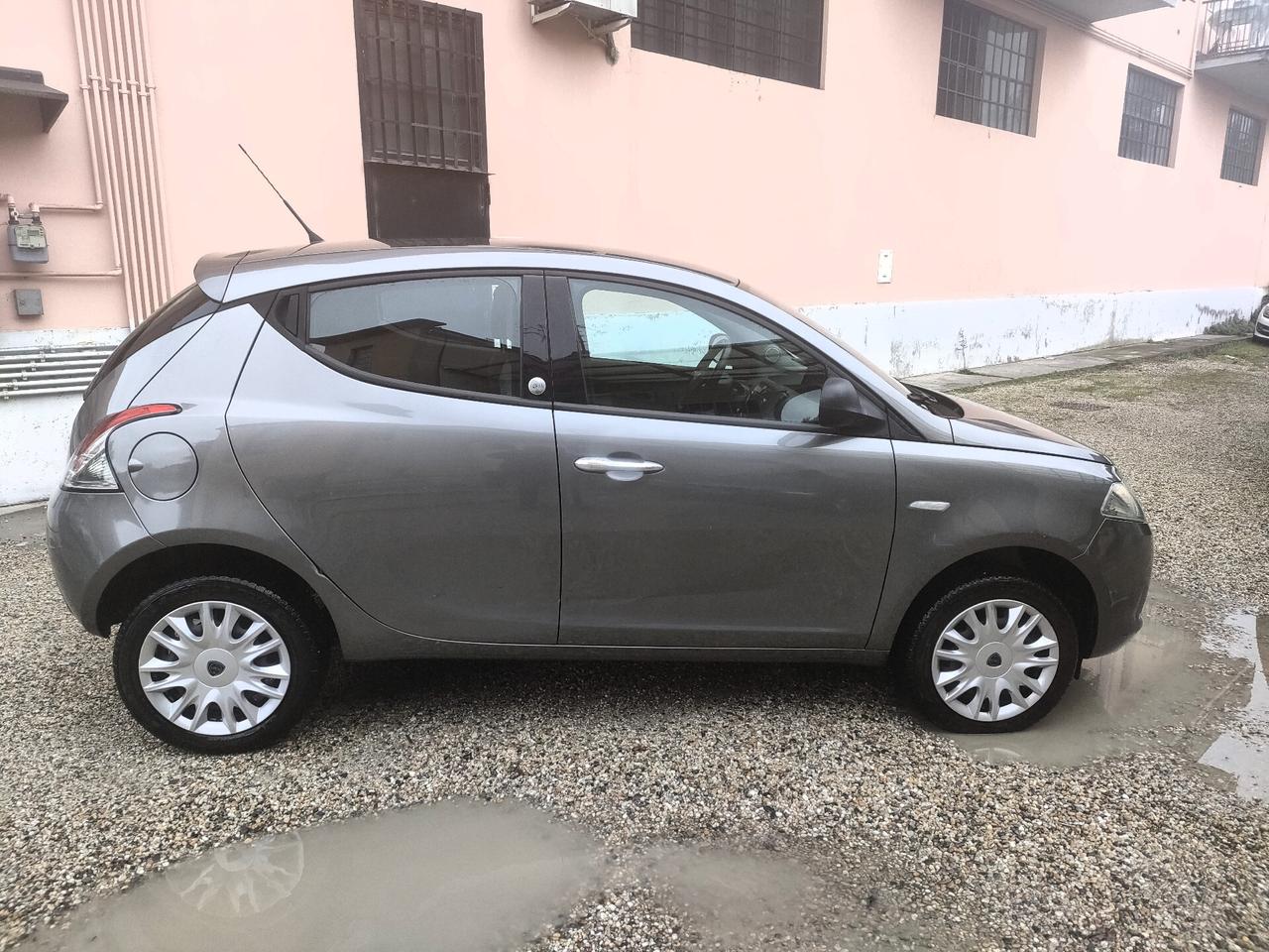 Lancia Ypsilon 0.9 TwinAir 85CV Ecochic Gold