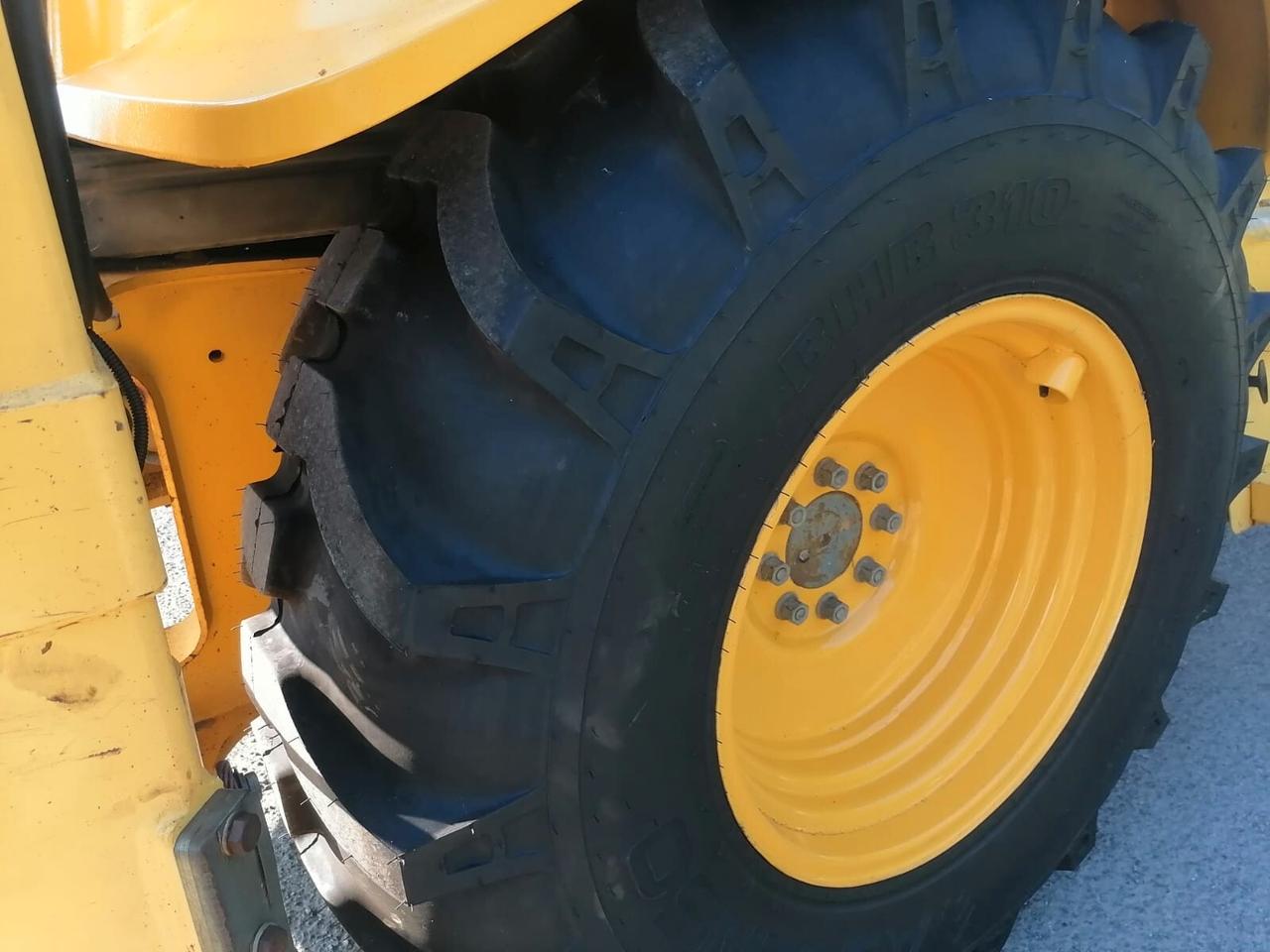 Terna Seminuova New-Holland LB110 B