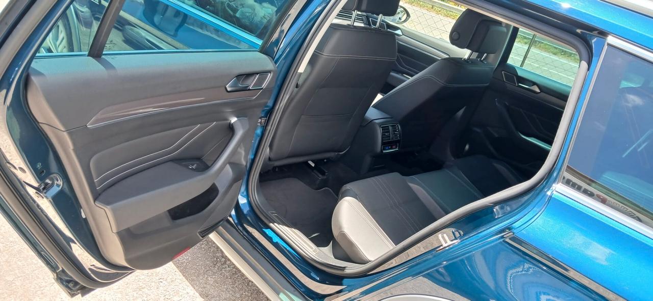 Volkswagen Passat Alltrack 2.0 TDI 200 CV 4MOTION DSG - 2021