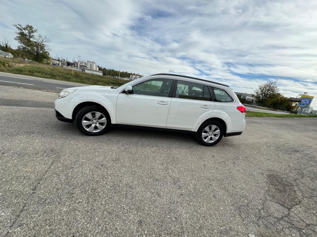 Subaru OUTBACK 4x4 2.0D CVT Trend