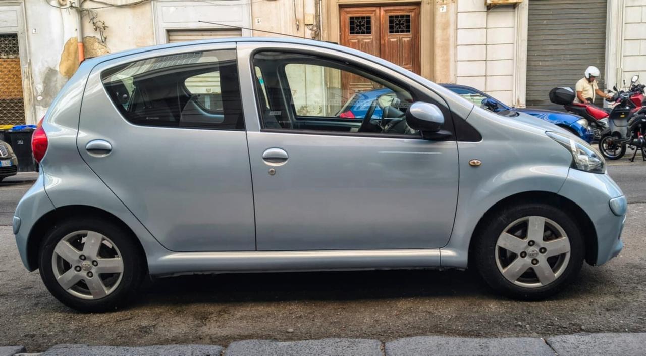 Toyota Aygo 1.0 12V VVT-i 5 porte Sol