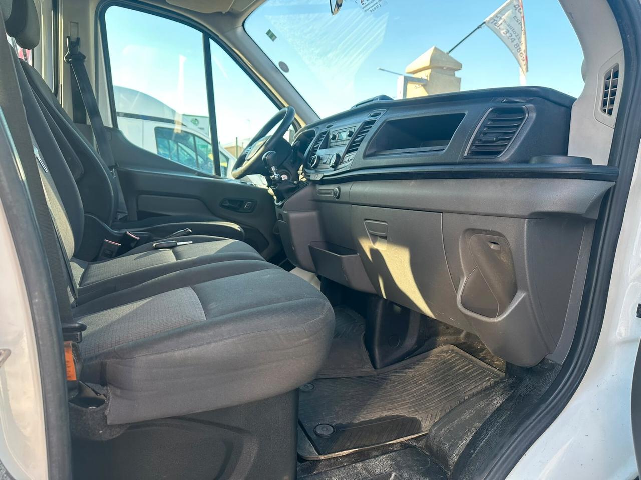 Ford Transit 350 2.0TDCi EcoBlue 130CV 7 posti
