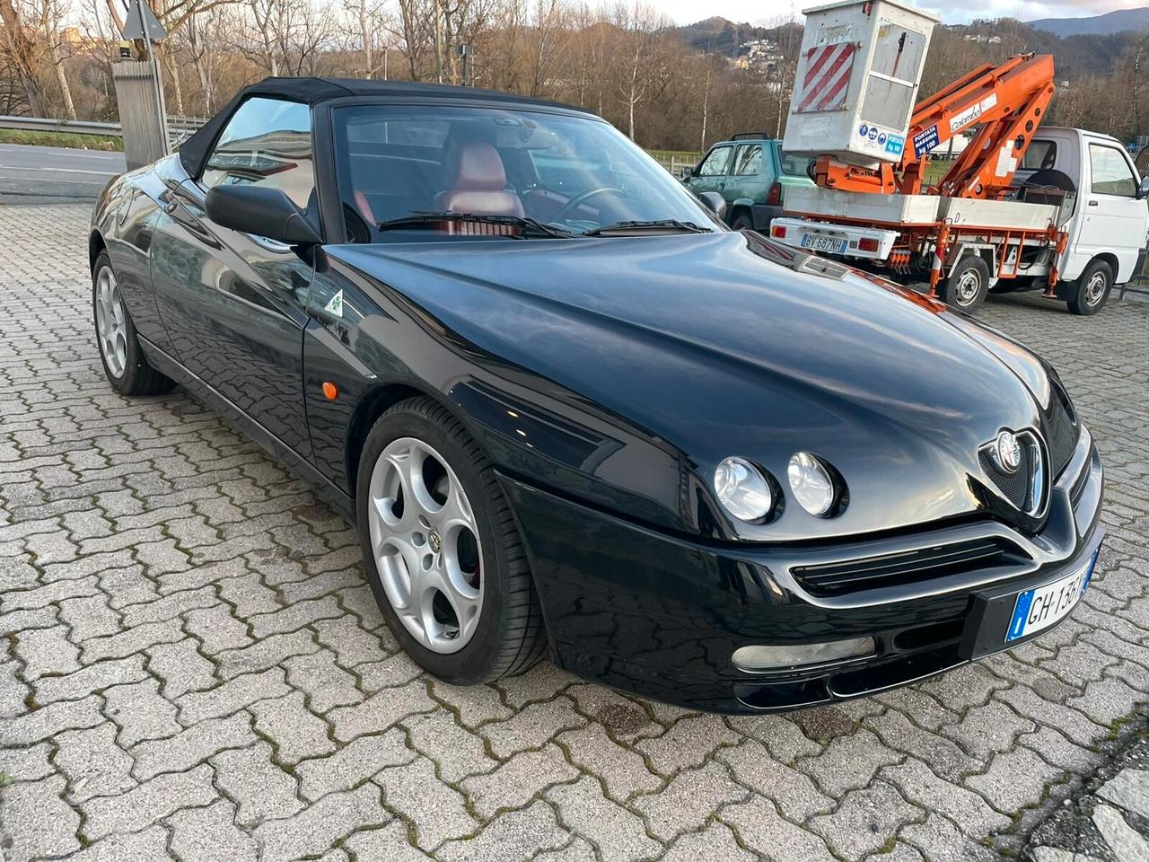 Alfa Romeo Spider 916 3.0 V6 Red Style