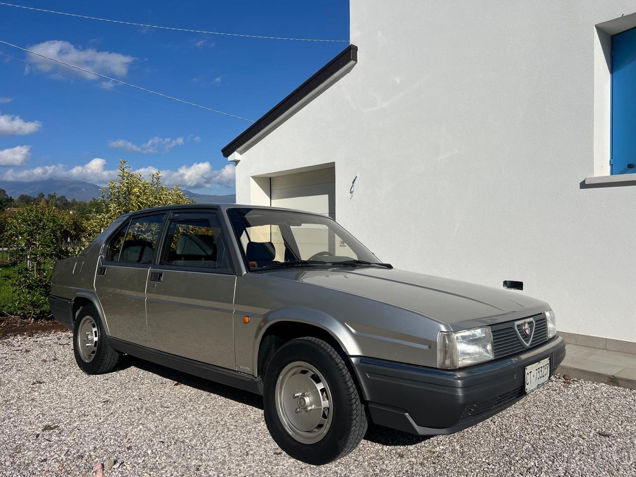 Alfa Romeo 90 2.0i Super clima