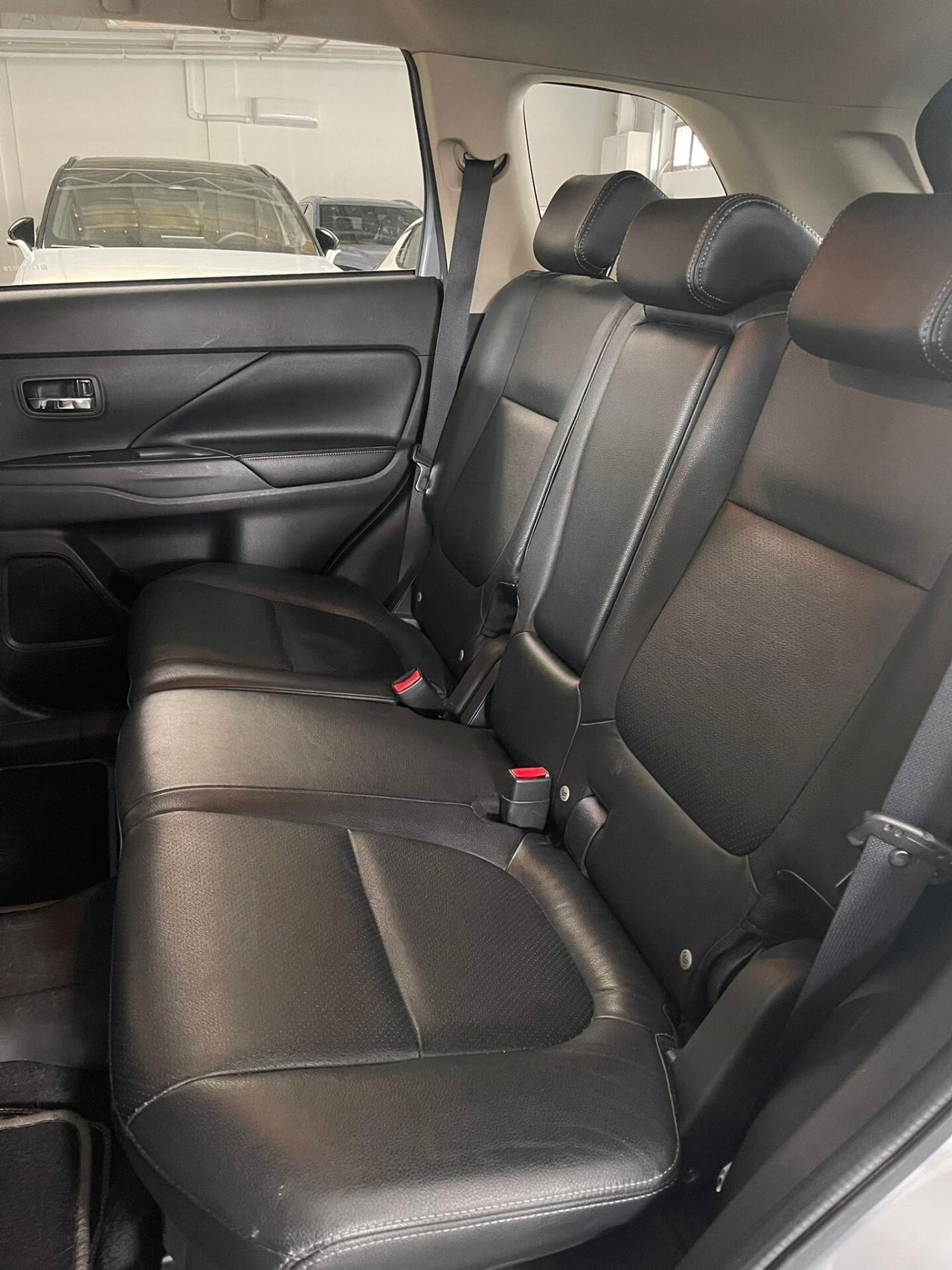 Mitsubishi Outlander 2.0 MIVEC 4WD PHEV Instyle Diamond