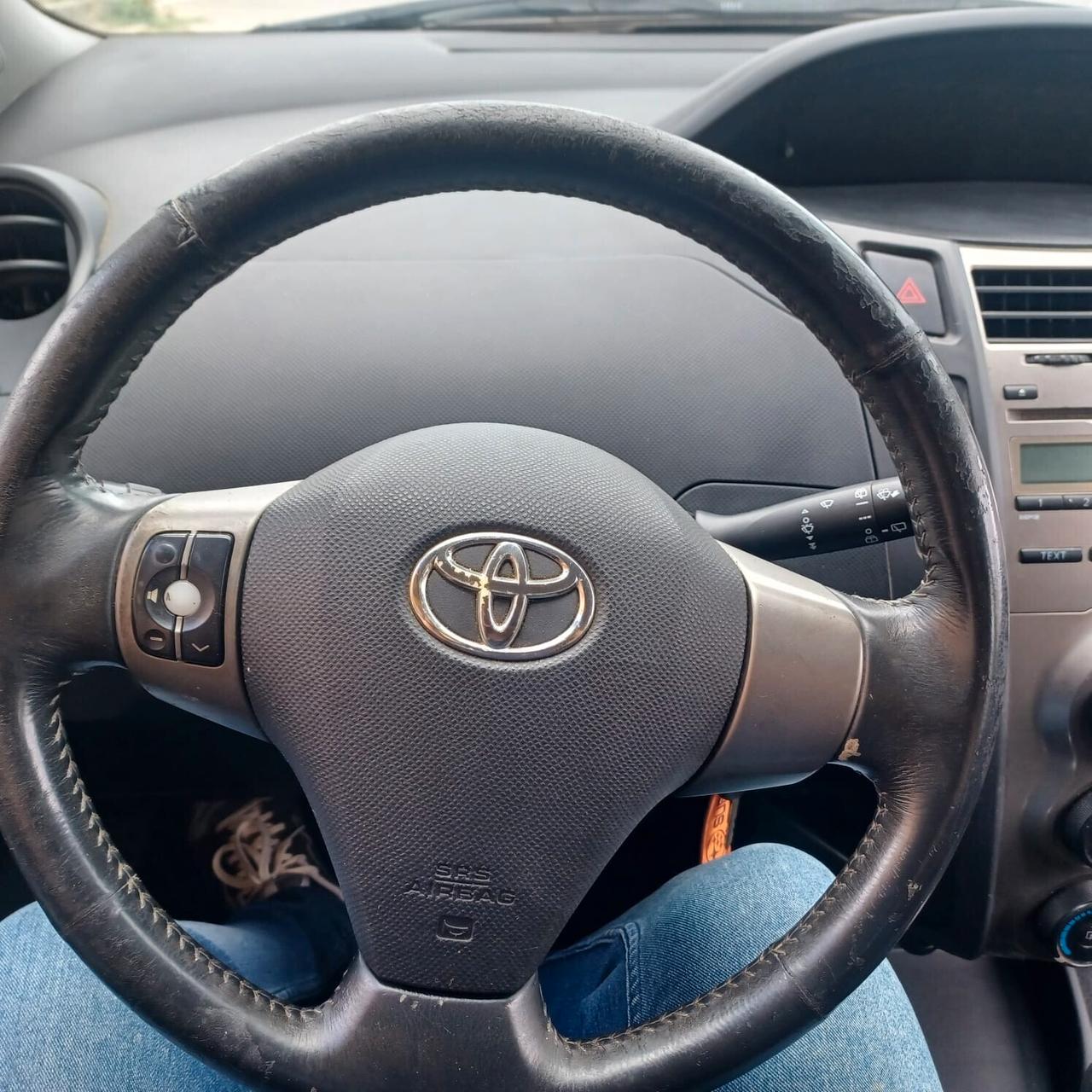 NEOPATENTATI YARIS 1.0 5 PORTE BEN CONSERVATA