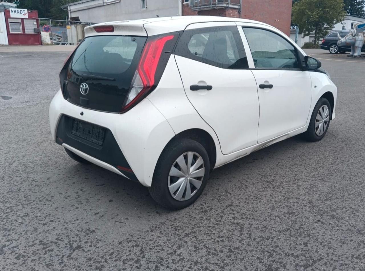 Toyota Aygo Connect 1.0 VVT-i 72 CV 5 porte x-fun